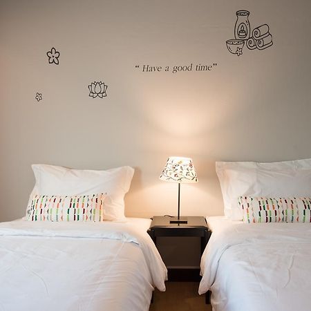 Хостел Bed & Body Бангкок Экстерьер фото