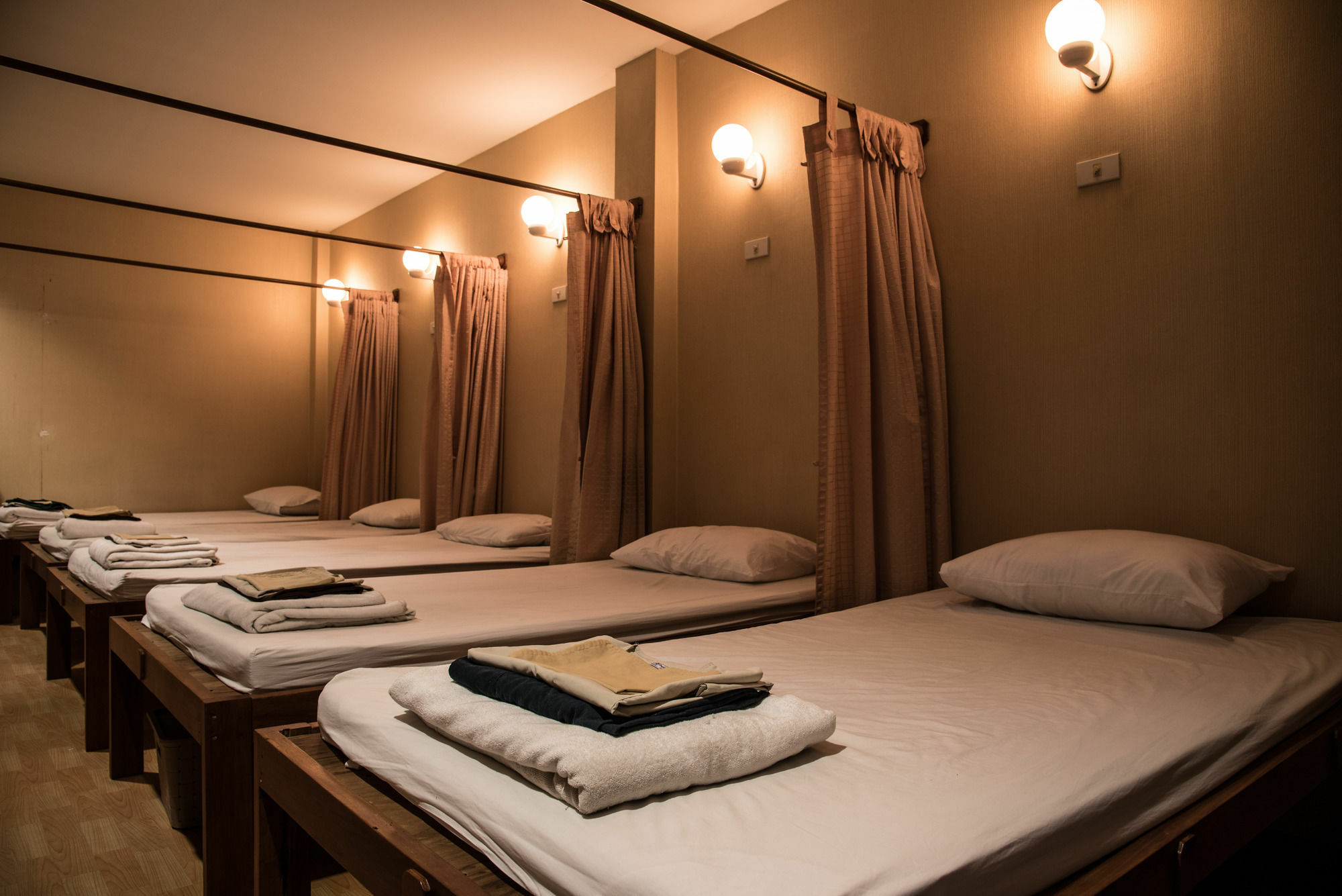 Хостел Bed & Body Бангкок Экстерьер фото