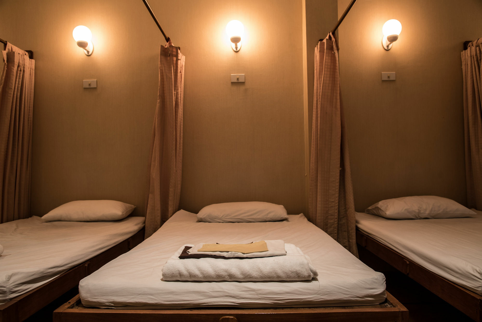 Хостел Bed & Body Бангкок Экстерьер фото